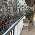 Vue Tour Eiffel Depuis La Rue