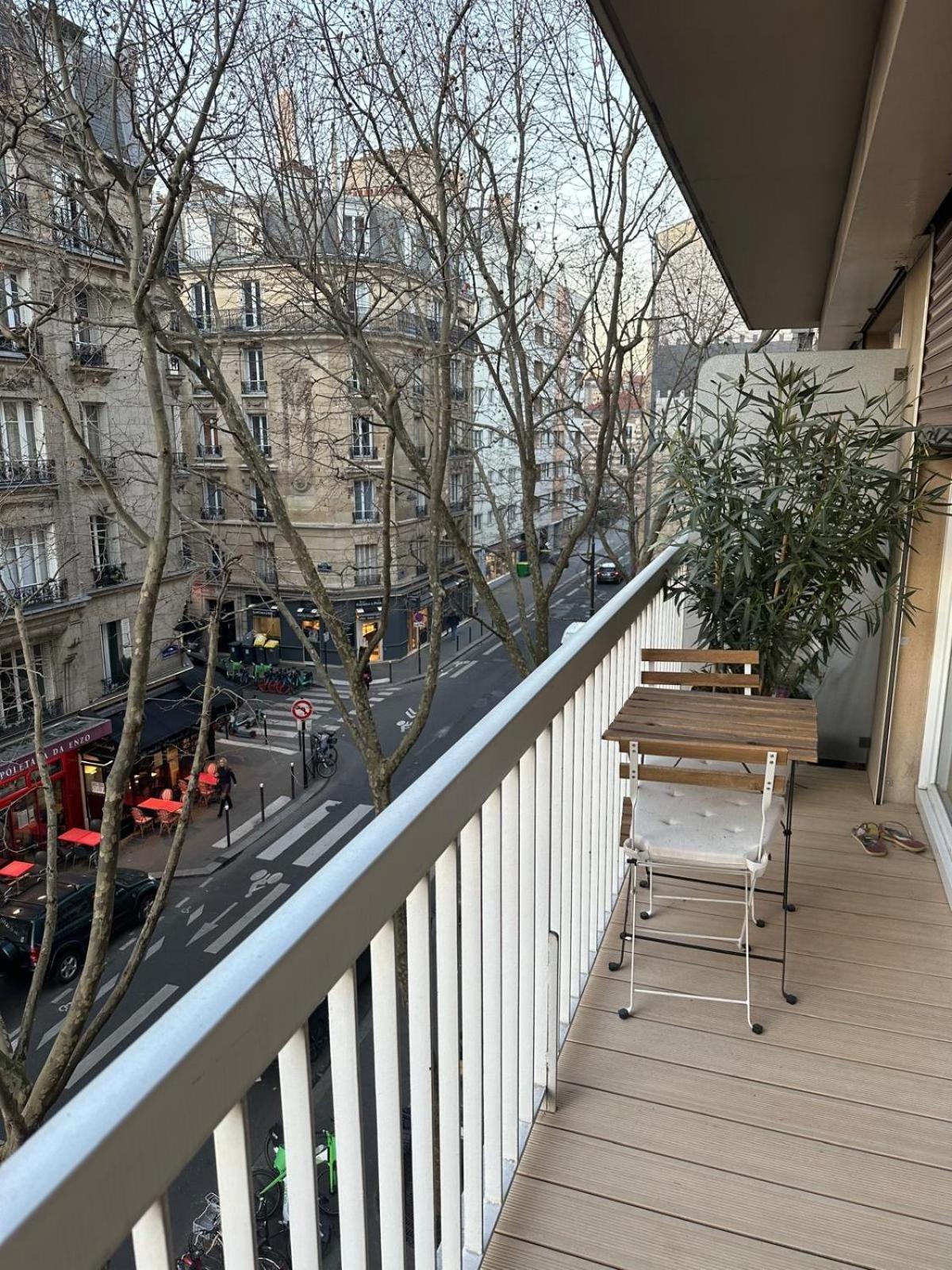 Appartement Vue Tour Eiffel Depuis La Rue